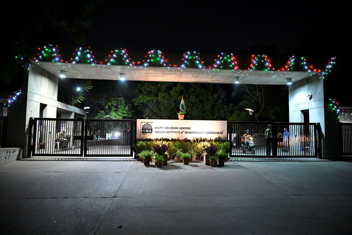 IIMAhmedabad's tweet photo. The day was marked with vibrant cultural performances by our community, participation in the #HarGharTiranga campaign with flags installed across faculty and staff residences as well as student hostels. Moreover, the student-led Literary Symposium Desk hosted 'India Quiz'. https://t.co/dFzwhpvYP2