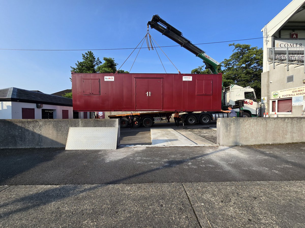 Busy morning. Plenty left to do before it's fully ready to go including the fit-out inside.

👀 <a href="/GalwayUnitedFC/">Gaillimh Aontaithe 🇱🇻</a>

Coming soon.

#ItsATribalThing