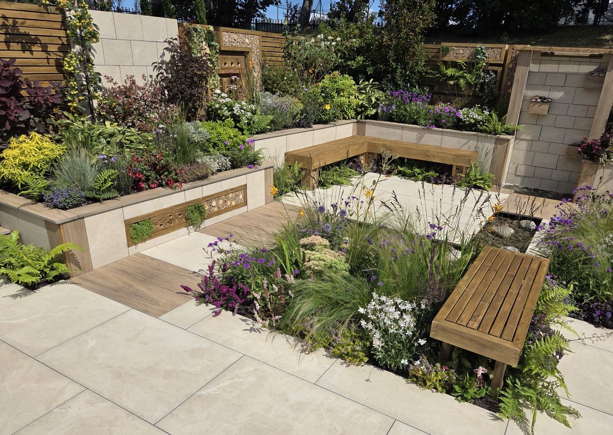 jajonesccuk's tweet photo. Congratulations to Steven of
' S J Pey Landscapes ', with a Large #Gold ๐ฅ, and Pontins Trophy ๐, @southportflower , for creating a superb ,well designed, #pollenator friendly garden ๐๐ฆ. Plants from @jajonesccuk https://t.co/JDWHW51OGs