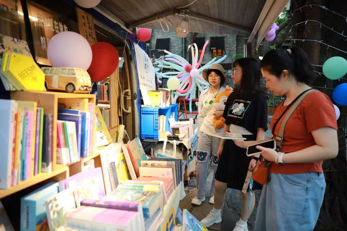DiscoverFoshan's tweet photo. Kicking off on Aug 15, the 3rd #Foshan Reading Festival and 2025 Southern China Book Fair's Foshan Branch is set to ignite a month-long #reading frenzy!📚

Dive into 50+ dynamic cultural events. Fun for all ages! #FoshanEvents [📷/Foshan Plus] https://t.co/yoUDLj0Uv0