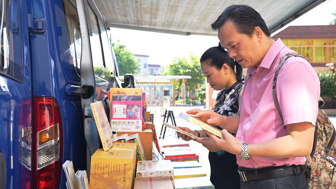DiscoverFoshan's tweet photo. Kicking off on Aug 15, the 3rd #Foshan Reading Festival and 2025 Southern China Book Fair's Foshan Branch is set to ignite a month-long #reading frenzy!📚

Dive into 50+ dynamic cultural events. Fun for all ages! #FoshanEvents [📷/Foshan Plus] https://t.co/yoUDLj0Uv0