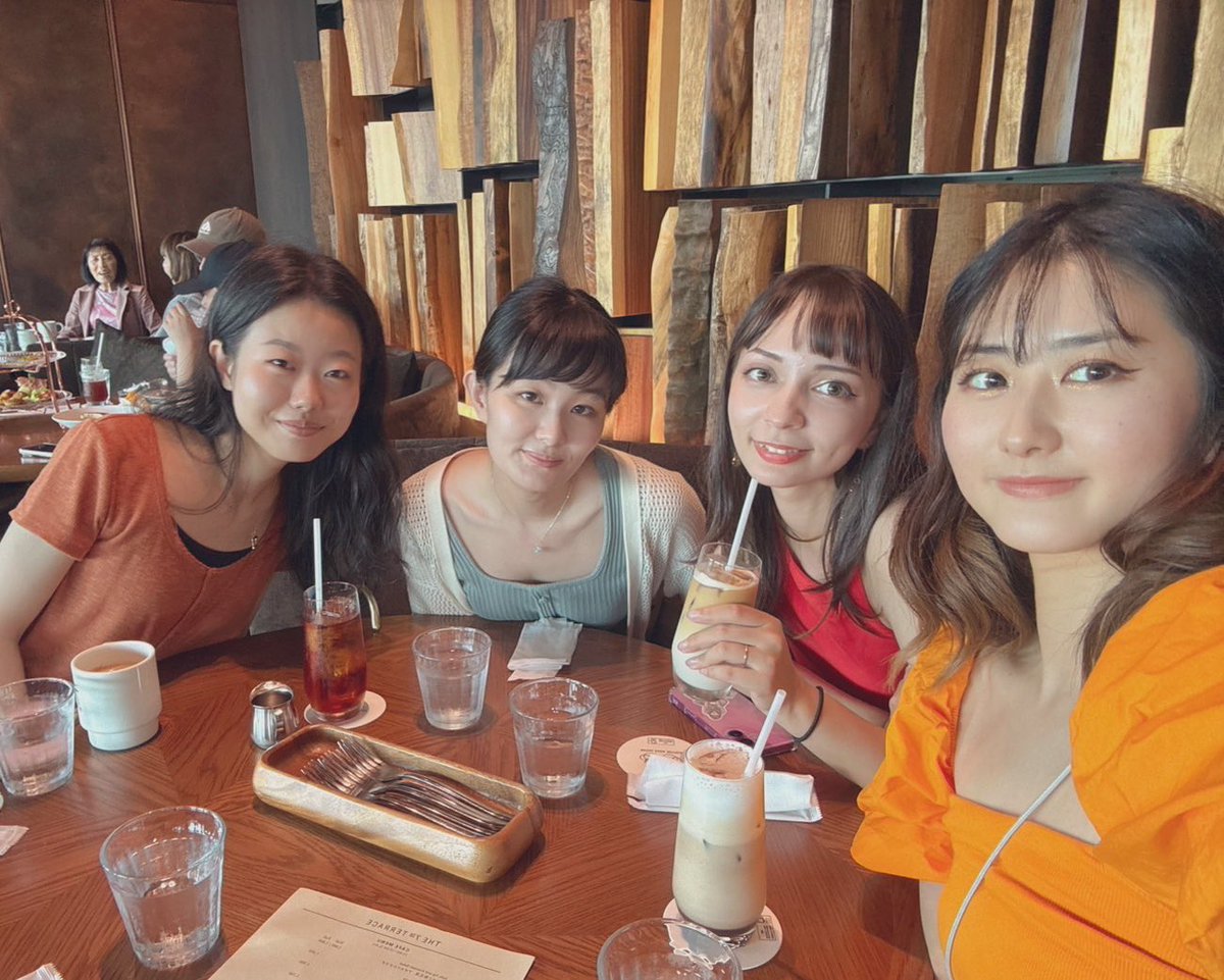 maaaaaaa2113's tweet image. #tsthelifeofashowgirl 
@taylorswift13 @taylornation13 

tloasトークがすごい
あのジャケ写セクシーすぎるw😂🧡🧡🧡