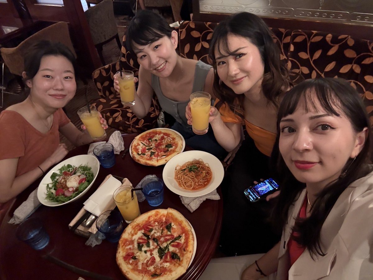 maaaaaaa2113's tweet image. #tsthelifeofashowgirl 
@taylorswift13 @taylornation13 

tloasトークがすごい
あのジャケ写セクシーすぎるw😂🧡🧡🧡