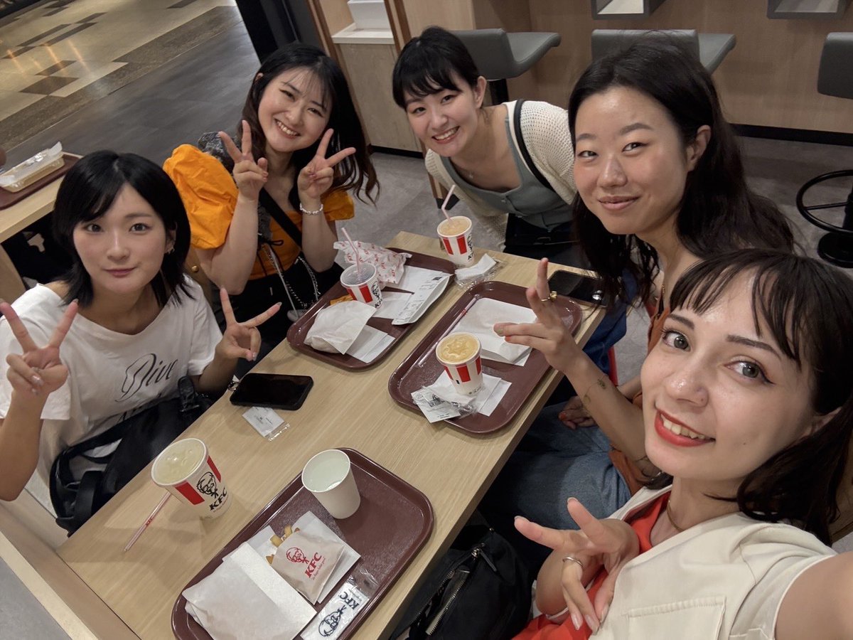 maaaaaaa2113's tweet image. #tsthelifeofashowgirl 
@taylorswift13 @taylornation13 

tloasトークがすごい
あのジャケ写セクシーすぎるw😂🧡🧡🧡