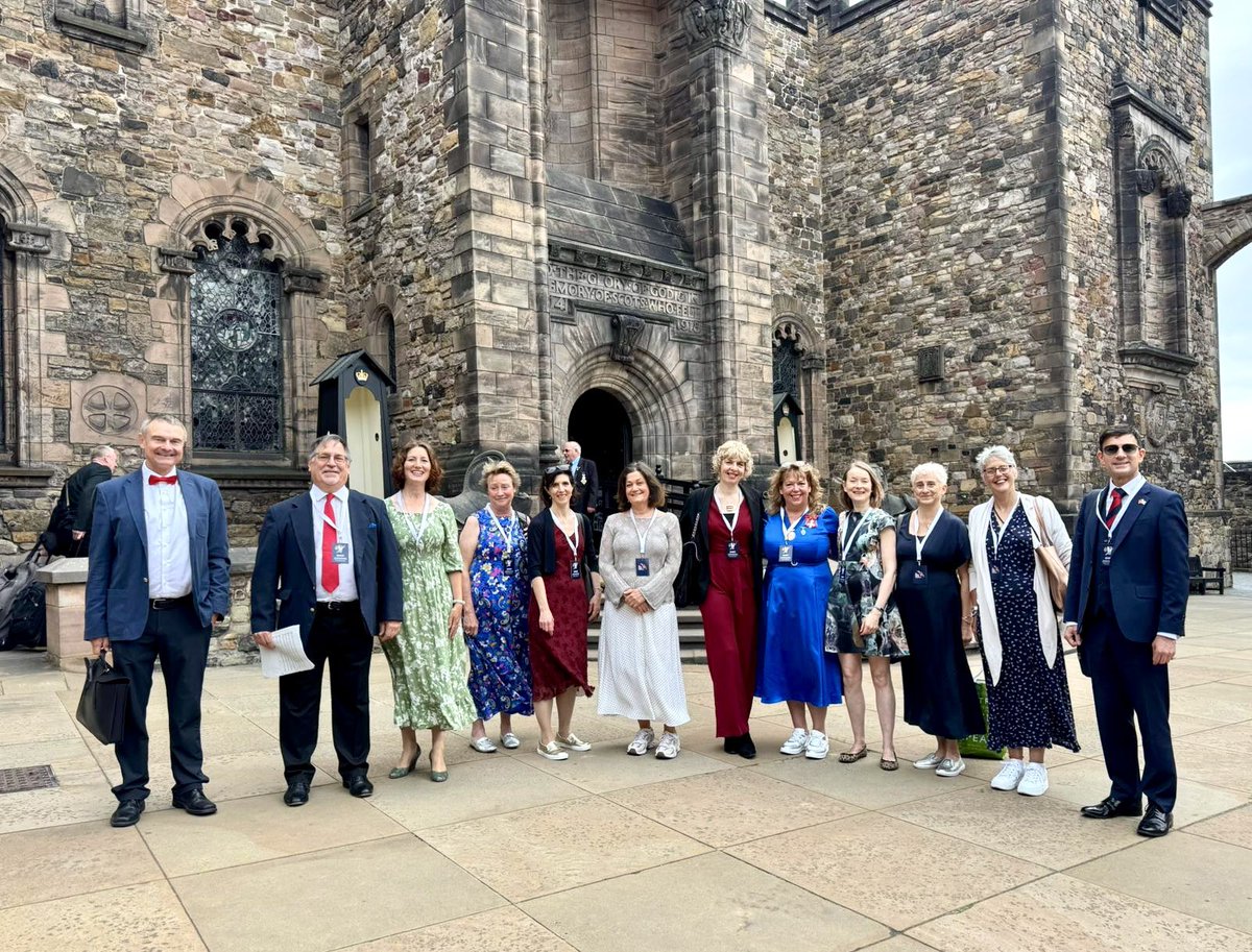 ScottMHarrison1's tweet photo. Very honoured to be singing with Edinburgh Voices at Edinburgh Castle in honour of our veterans. @edinburghcastle https://t.co/71B3xSPaiy