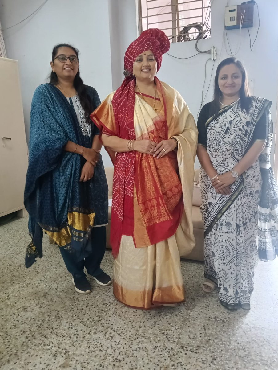 લોધિકા તાલુકામાં કુપોષણ નિવારણના ભાગ રૂપે દૂધ અને પ્રોટીન પાવડર દ્વારા બાળકોમાં કુપોષણ દૂર કરવાના પાયલટ પ્રોજેક્ટનું સફળતા પૂર્વક અમલ કરવા બદલ લોધિકા તાલુકાના બાળ વિકાસ યોજના અધિકારીશ્રી શોભનાબેન લાડાણીને સન્માન પ્રાપ્ત થયેલ છે.
<a href="/BhanubenMLA/">Bhanuben Babariya</a> <a href="/CollectorRjt/">Collector Rajkot</a> <a href="/DDORAJKOT1/">District Panchayat Rajkot</a> <a href="/WCDGujarat/">Women & Child Development, Govt of Gujarat</a>