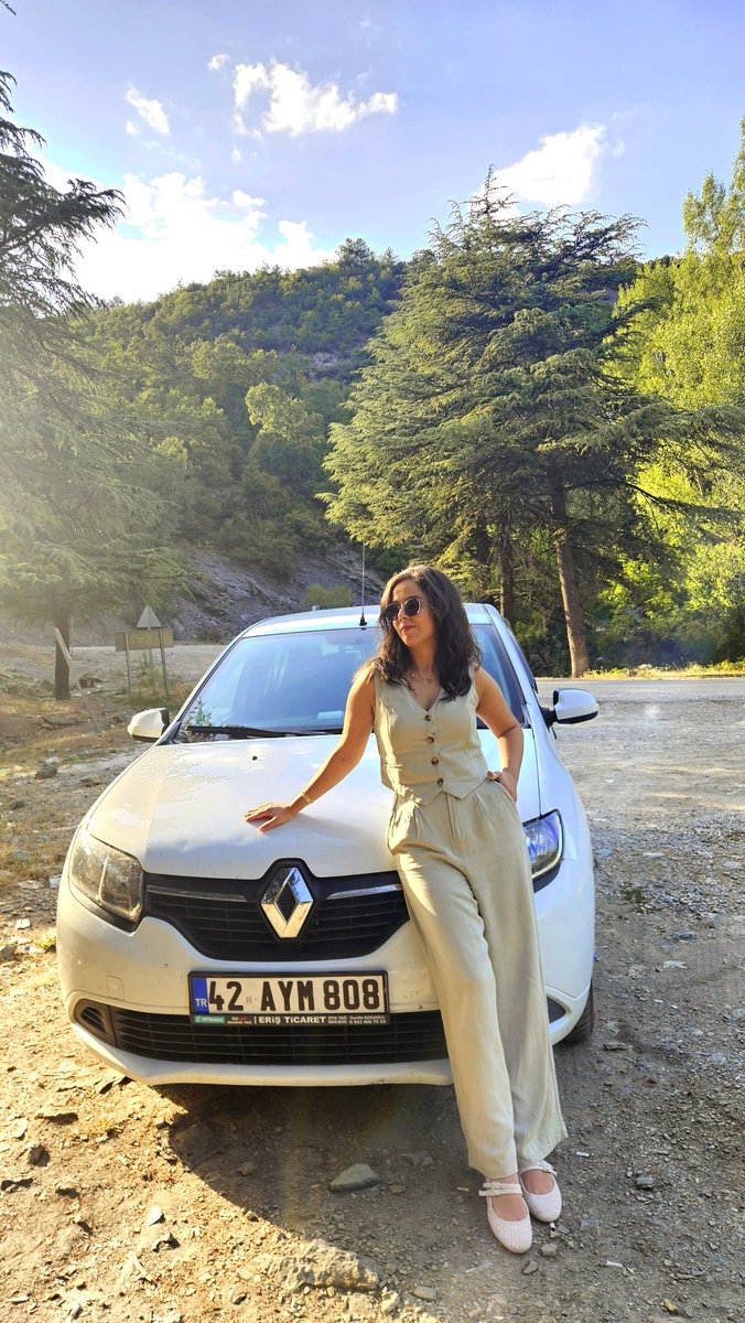 leylaAngnn's tweet photo. Arabamla şöyle bir fotoğrafımda olmasın mı😎🧿 https://t.co/jztw87njSy