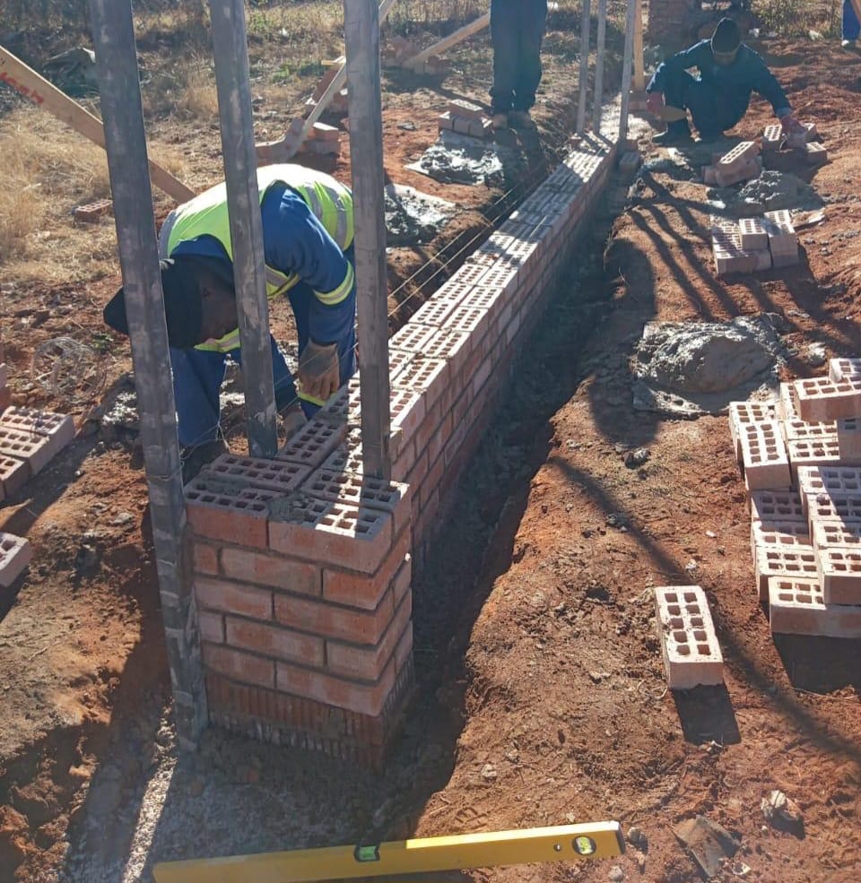 📍 Zondi Depot Update

Construction progress continues at the Zondi Depot! 🧱🏗️

The JDA, on behalf of <a href="/CleanerJoburg/">Pikitup</a>, is implementing the construction of a reinforced concrete boundary wall and new infrastructure to safeguard depot operations. 

The parameter of the new office
