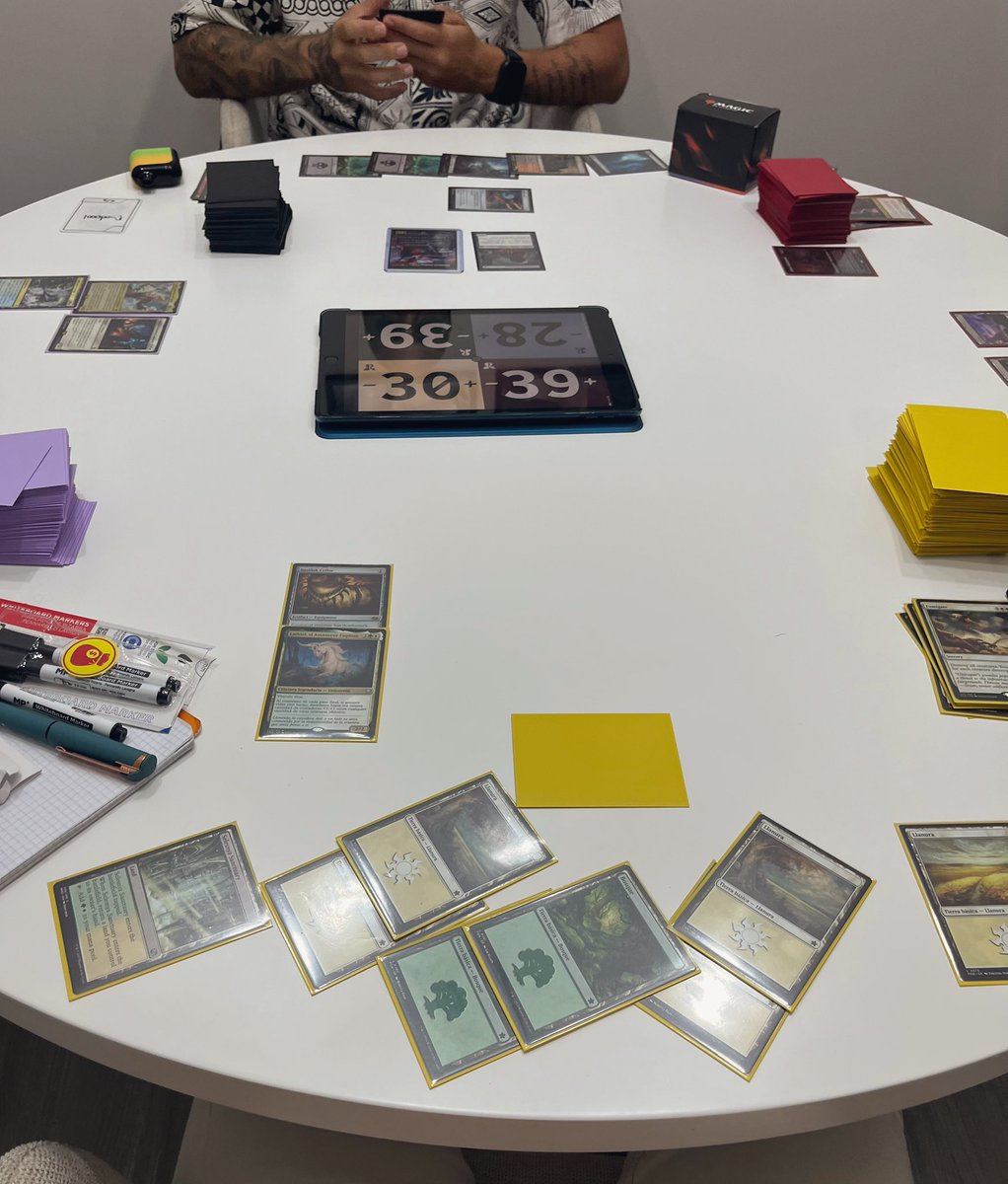 imlovitgame's tweet photo. Anoche estuvimos jugando hasta las 2:30h de la mañana. Que pedazo de partidas, me lo pasé genial con @pacorz_ @8Israel7 y Javi. Ojalá más partidas así.
#MagicTheGathering #MTG #hastalastantas #partidaza #vicio #Magic https://t.co/NvoRl4SQ5X