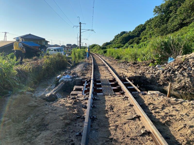 JREniigata's tweet photo. 羽越本線 間島～越後早川駅間で発生した土砂流入に対する復旧作業は完了し、運転再開しています。

▽最新の運行情報はこちらをご参照ください。
https://t.co/kO8aDo2X2T https://t.co/Znakb6e4tV