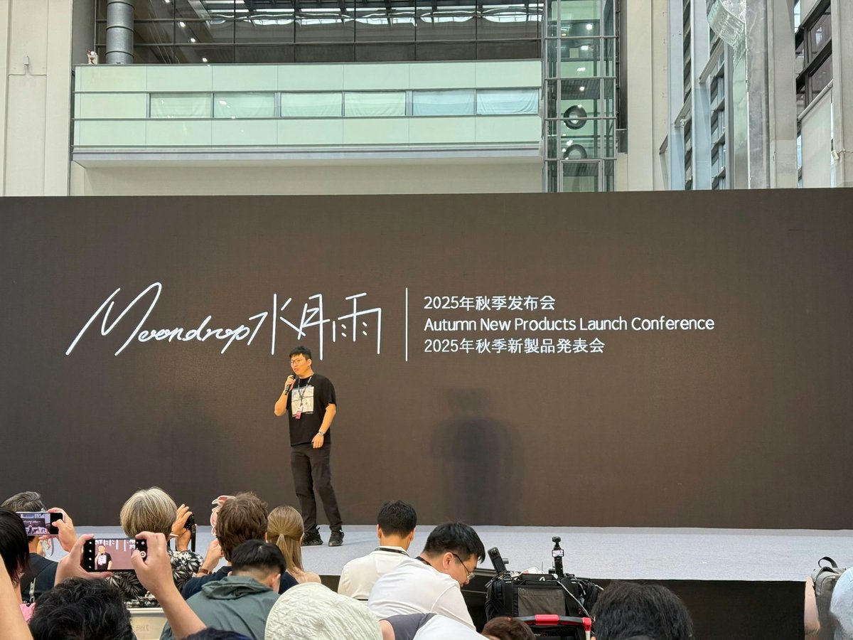 MOONDROP_JP's tweet photo. 【速報🔥】
本日、水月雨(MOONDROP)は #SIAS 深セン国際オーディオ展 にて「2025年秋 新製品発表会」を開催‼️
ついに解禁された新ラインナップ👇
🎧 夢回2 Golden Ages 2
🚀 Space Travel 2 Ultra
🔊 水月雨 × SMSL DHA15
🌅 破暁2 Dawn Pro 2
🔘 原点 Authentic
さらなる音の革新へ——
このあとも8月15〜17日の3日間、会場にて出展いたします!
#Moondrop #イヤホン #ヘッドホン #オーディオ #新製品