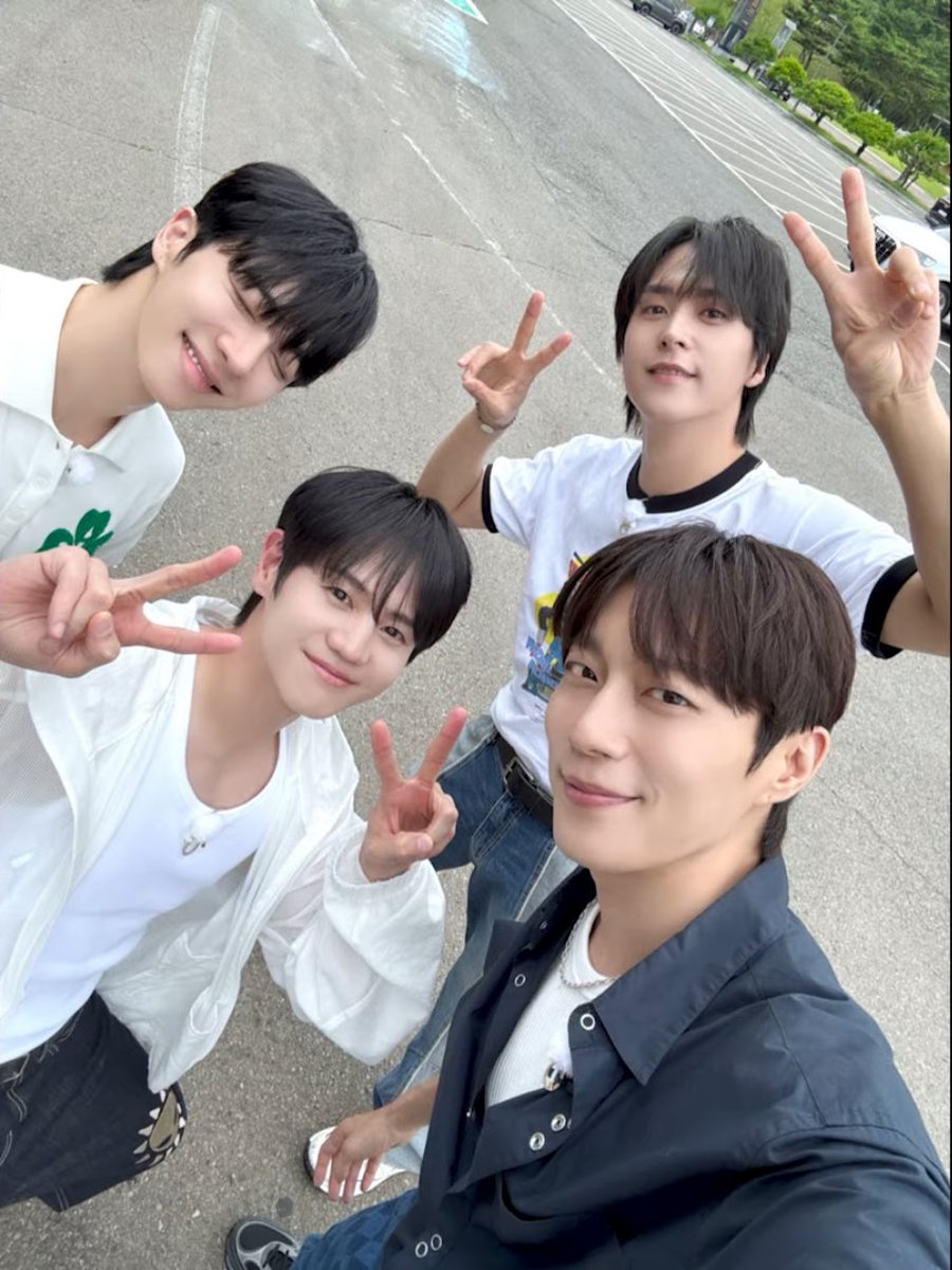 라스트본 tweet media