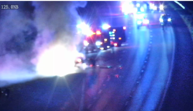 WPBF25News's tweet image. CAR FIRE: On I-95 northbound approaching Midway Rd. It's blocking lanes and causing a mile-long backup. Morning traffic anchor @yasminejulmisse says to get on at Midway Rd. or to give yourself some extra time if you're getting on the interstate south of there #FirstWarningTraffic