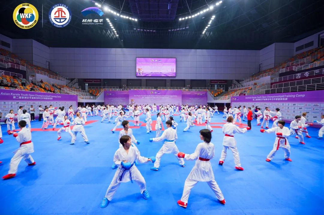 LinpingStyle's tweet photo. 🤼♀️🤼🤼♂️On Aug 14, the 2nd Asian #Karate Youth Open Championship and Training Camp officially kicked off at #Linping #Sports Center, with 55 teams from 14 countries and regions competing in a series of thrilling and intense matches.
@worldkarate_wkf https://t.co/iEGEmngmns