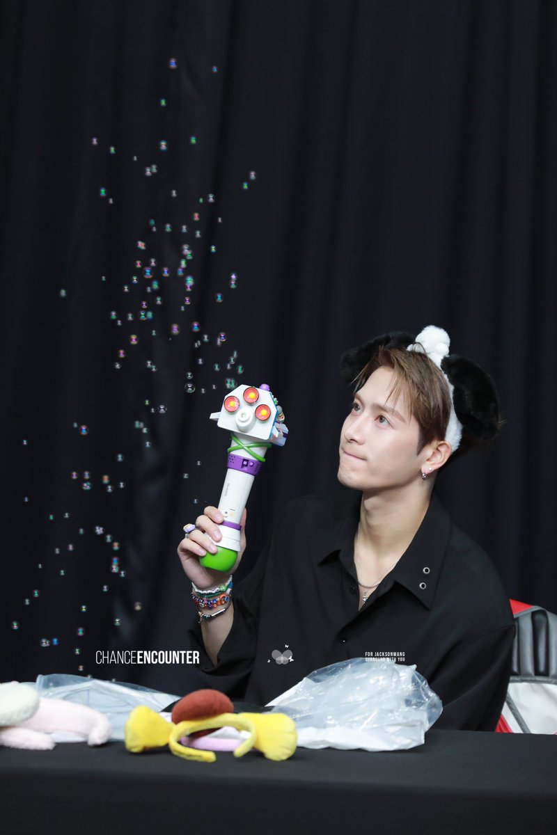 Encounter852's tweet photo. 250815 Jump Up fansign

@JacksonWang852 
🫧🫧🫧

#MAGICMAN2 
#Jackson 
#Jacksonwang 
#王嘉爾 
#잭슨 https://t.co/80tJszvQ5R