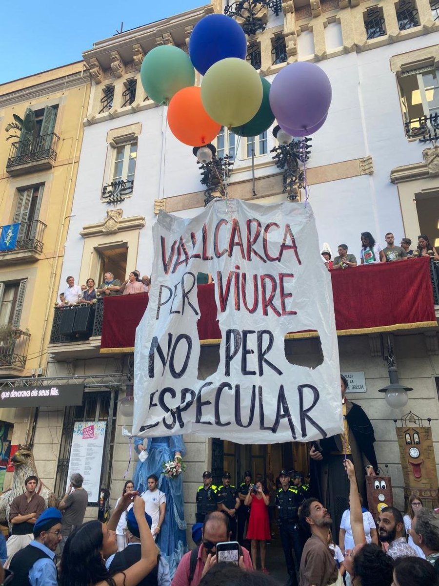 Associació Veïnal Som Barri (@avallcarca) on Twitter photo Bona Festa Major de Gràcia a tothom, menys al <a href="/pscbarcelona/">PSC Barcelona/♥️</a> que es nega a dialogar i continua volent desnonar 40 veïnes del barri. #VallcarcaPerViure, no per especular! Bona Festa Major de Gràcia a tothom, menys al <a href="/pscbarcelona/">PSC Barcelona/♥️</a> que es nega a dialogar i continua volent desnonar 40 veïnes del barri. #VallcarcaPerViure, no per especular!