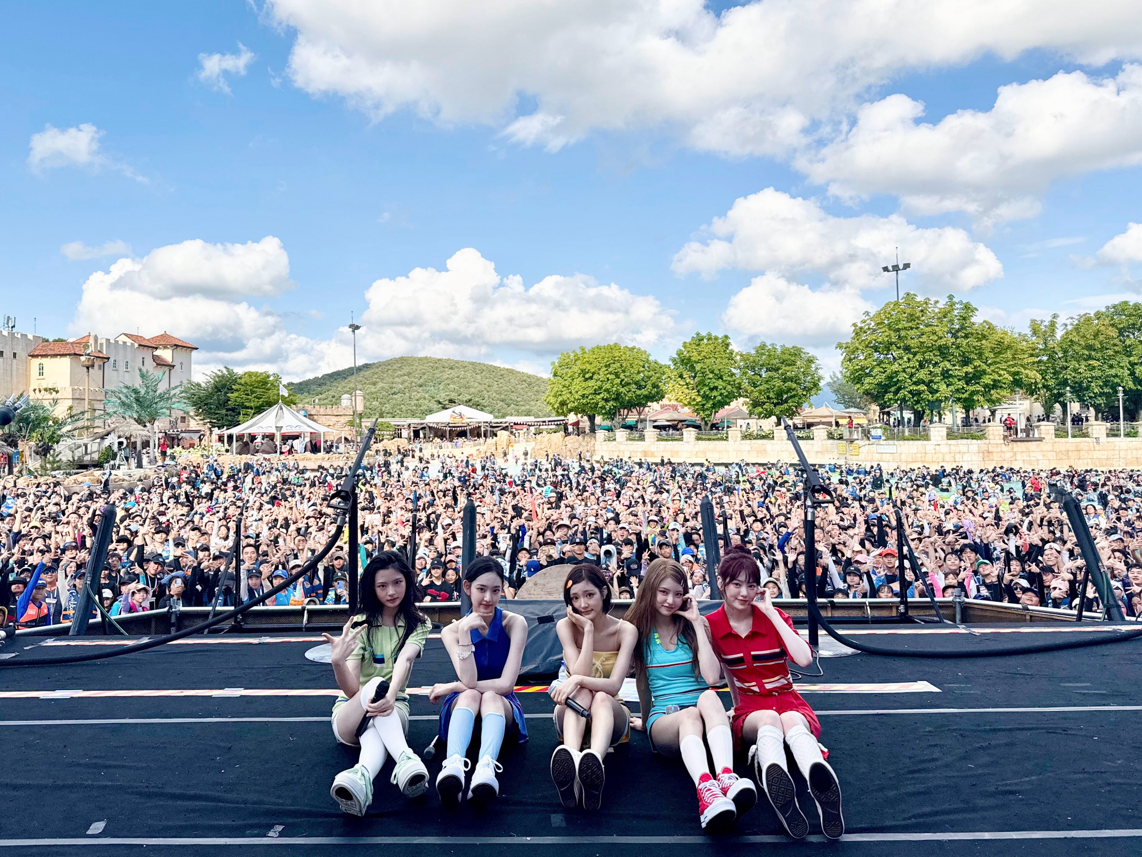 GyYk4hIbgAAFEW6?format=jpg&name=4096x4096