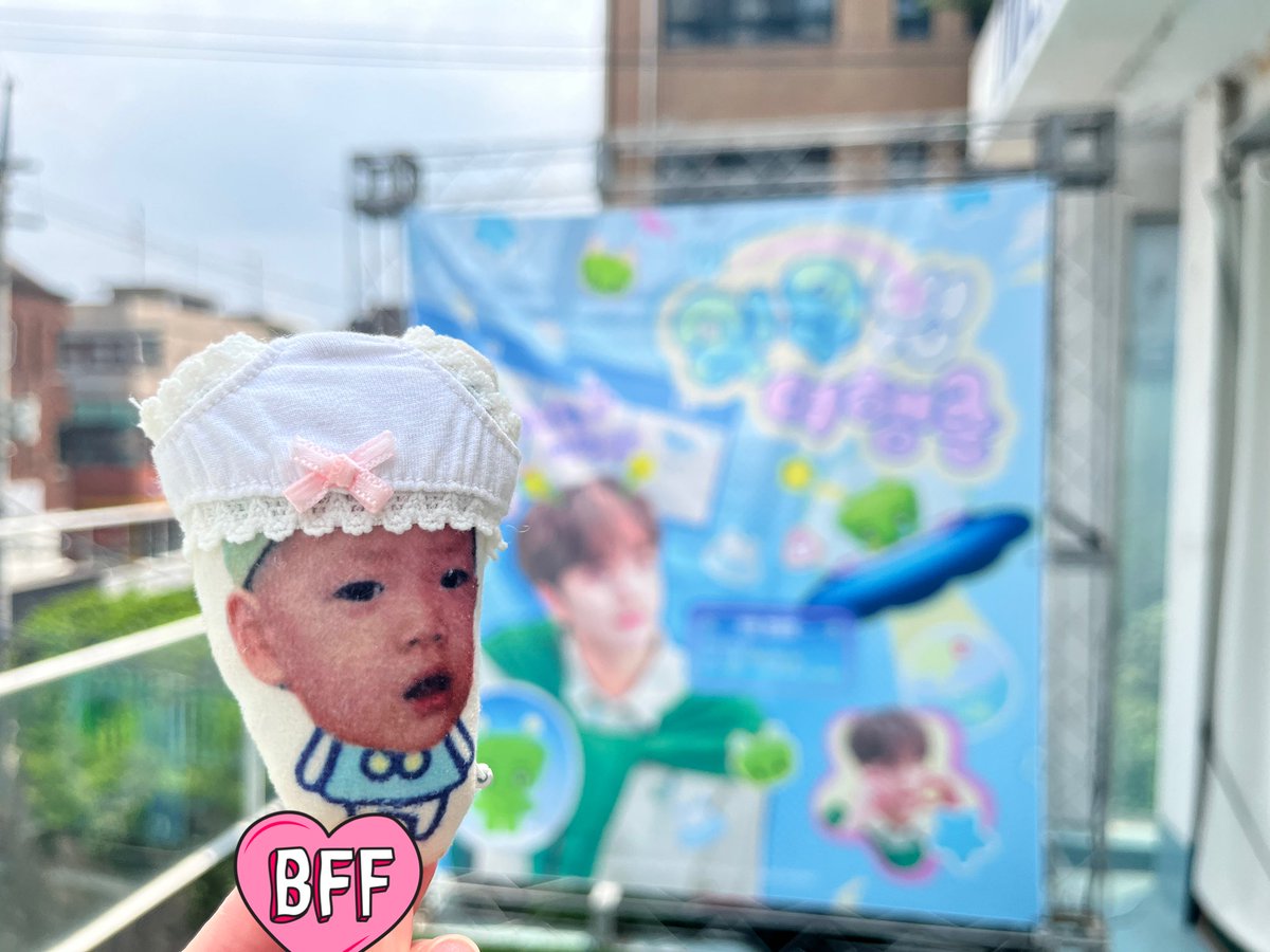 baroro_00's tweet photo. 👽🛸 어느 날 외계인이 우리 집에 들어왔습니다💚

#지구별여행중 #COSMICLOVE https://t.co/YYX8xilSdH