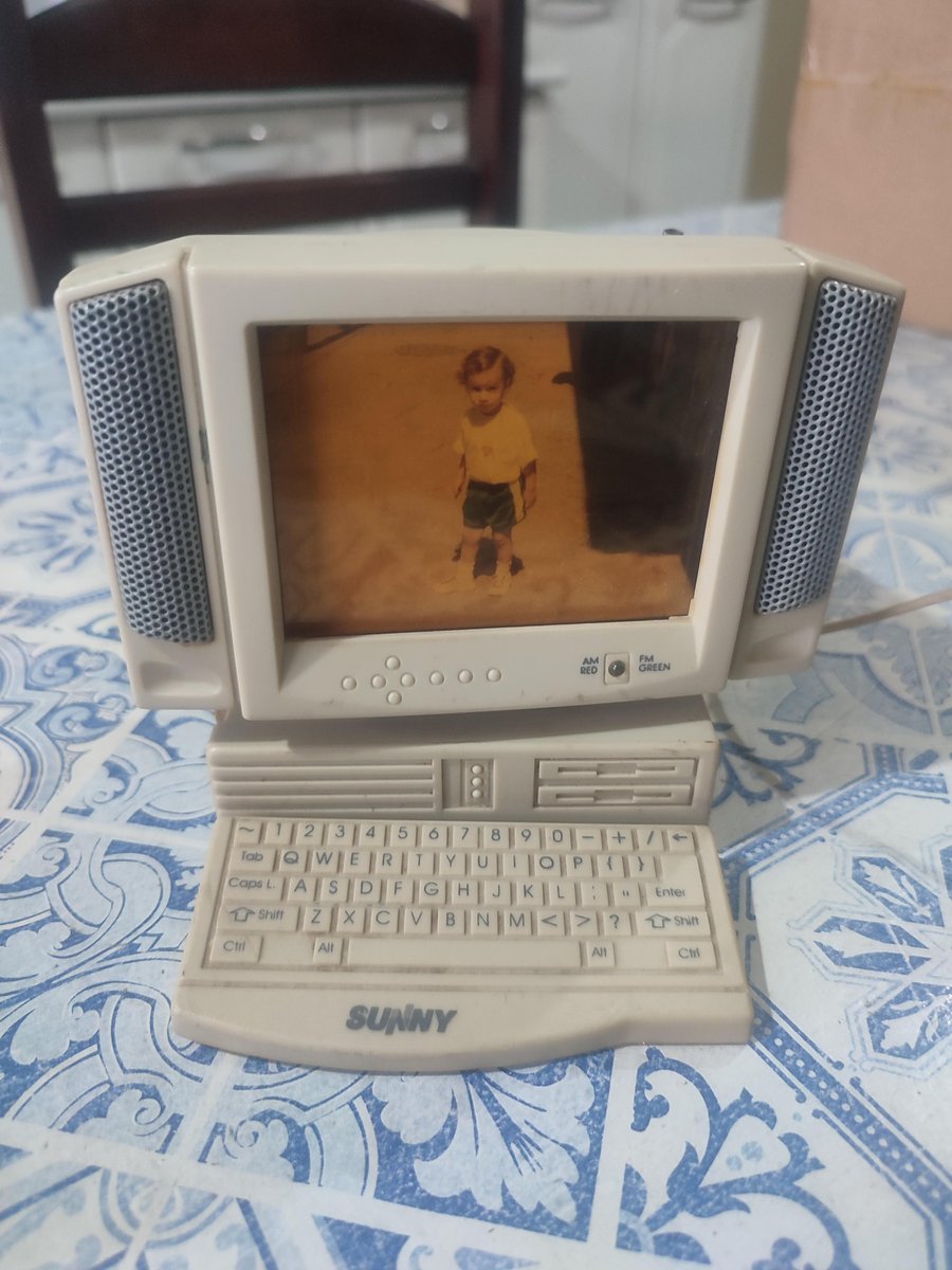 marcosvelasco's tweet image. Mais um mini computador para nossa coleção:
- Mini computador e rádio Sunny
velasco.com.br/acervo
#MARCOSVELASCO #museu #minicomputer