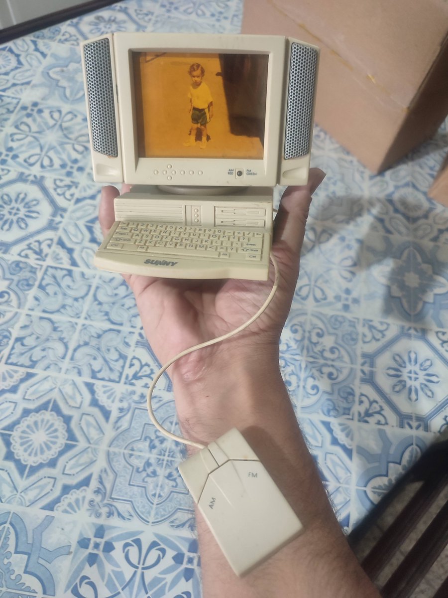 marcosvelasco's tweet image. Mais um mini computador para nossa coleção:
- Mini computador e rádio Sunny
velasco.com.br/acervo
#MARCOSVELASCO #museu #minicomputer