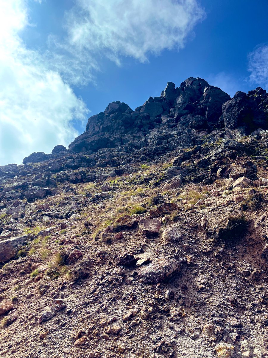 mirai_camp's tweet photo. 上高地側から 焼岳（北峰）へ
今シーズン２回目

登山口が近いって
やっぱりラク

ここ、また来たくなる

#焼岳 https://t.co/KLTLY8u2BG