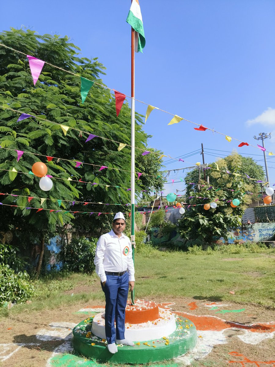 PalamuLibrary's tweet image. स्वतंत्रता दिवस पर जिला पुस्तकालय, पलामू के परिसर में राष्ट्रीय ध्वज फहराया गया।पुस्तकालय के सभी कर्मचारियों और  सदस्यों ने इस कार्यक्रम में उत्साहपूर्वक भाग लिया।