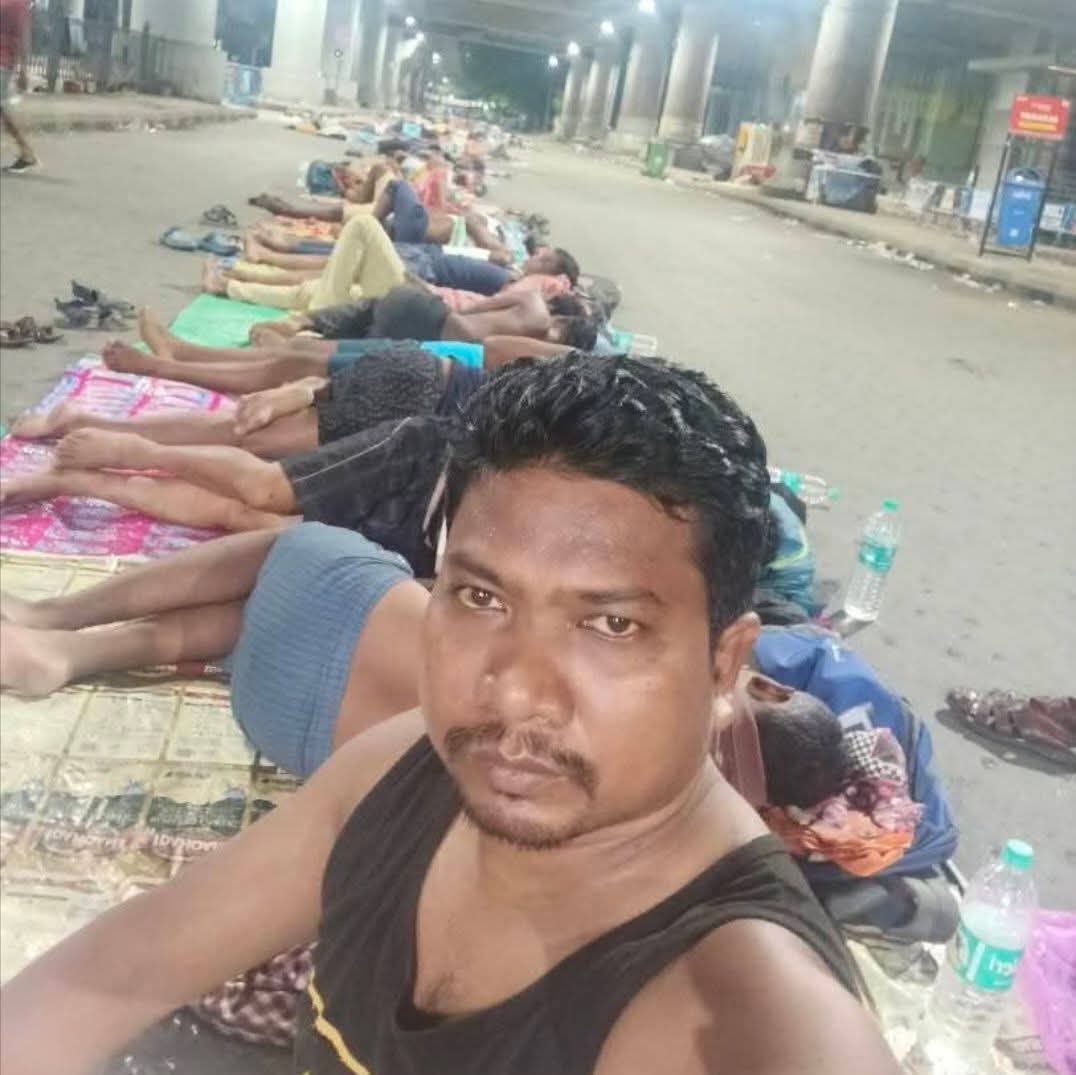 SamikBJP's tweet photo. চলে গেলেন ডেবরার বাসিন্দা চাকরি হারা শিক্ষক সুবল সোরেন। মৃত্যুর অফিসিয়াল কারণ মস্তিষ্কে রক্ত ক্ষরণ। কিন্তু এই মৃত্যু তো শুধু অসুস্থতার কারণে মৃত্যু নয়। এই মৃত্যু একটা প্রাতিষ্ঠানিক হত্যা। এই রাজ্য সরকারের দুর্নীতি, চাকরি চুরি, অযোগ্যদের বাঁচাতে যোগ্যদের বলি দেওয়ার অপরাধে প্রাণ গেল এই শিক্ষকের। এই মৃত্যুর জন্য দায়ী কে?