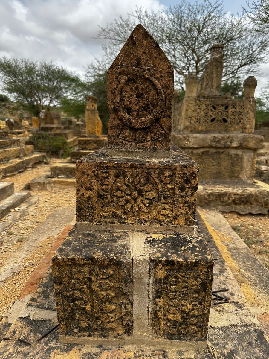 ShahidR58468830's tweet image. بحریہ ٹاؤن کا پھیلاؤ = ہماری تاریخ کا خاتمہ!
یہ قدیم رومی طرز کی قبریں کیرتھر نیشنل پارک کے پاچران ایریا میں ہیں۔
یہ قبریں ہماری پہچان ہیں، انہیں مٹانے کا مطلب ہے ہمیں مٹا دینا!
 آئیے! اپنی تہذیب کو بچائیں۔
#SaveKirthar #saveheritage #savemalirriver 
@BalochHafeez201