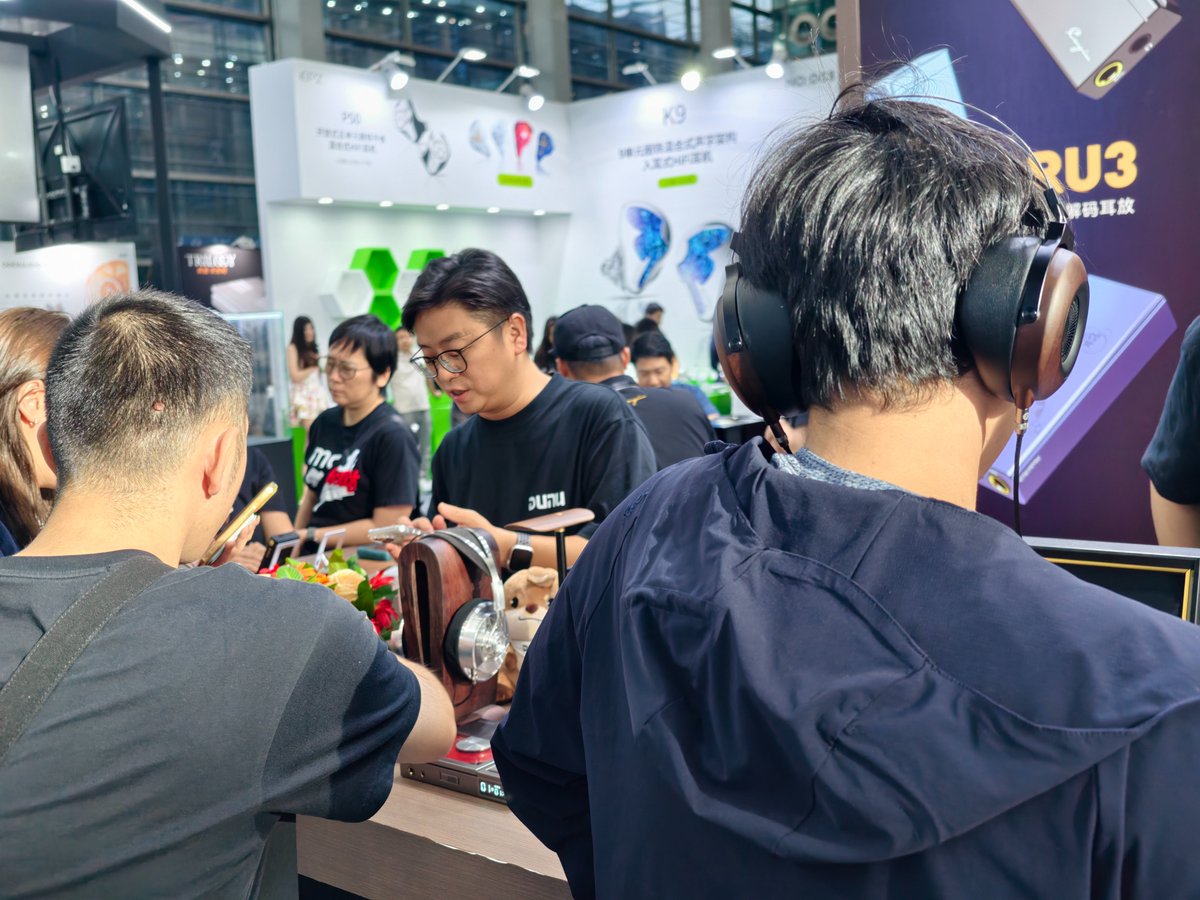 DUNU_Headphone's tweet photo. The place was packed, and the noise was deafening. The enthusiasm from everyone was overwhelming.
#Dunu #SIAS https://t.co/DqMMJe1EnH