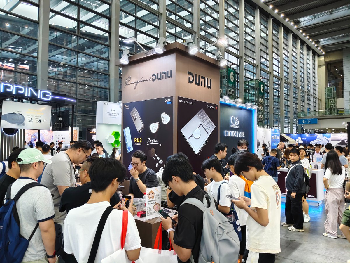 DUNU_Headphone's tweet photo. The place was packed, and the noise was deafening. The enthusiasm from everyone was overwhelming.
#Dunu #SIAS https://t.co/DqMMJe1EnH