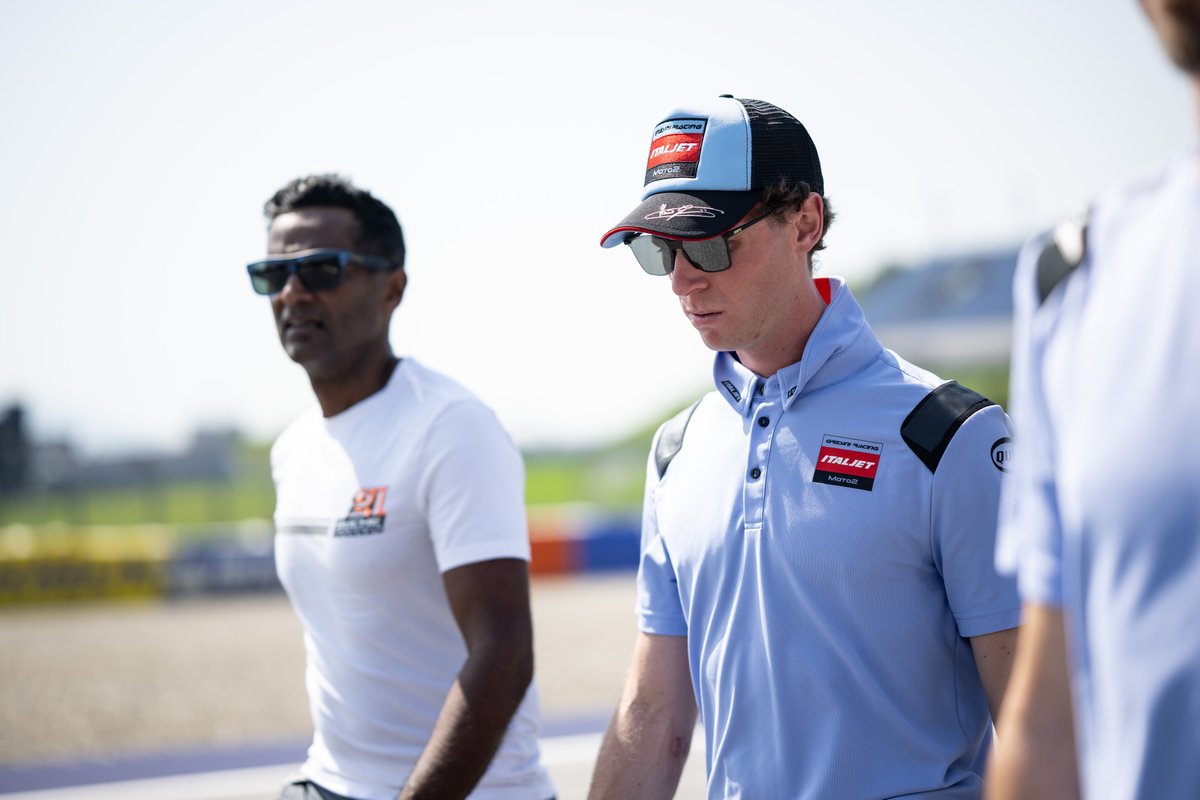 🇦🇹 Race week is ON!

Albert Arenas &amp; Darryn Binder hit the Red Bull Ring for the Moto2 track walk — corners studied, braking points locked.

Next up: full throttle! 💛❤️

#Italjet #GresiniRacing #Moto2 #RedBullRing #AustriaGP #RaceWeek