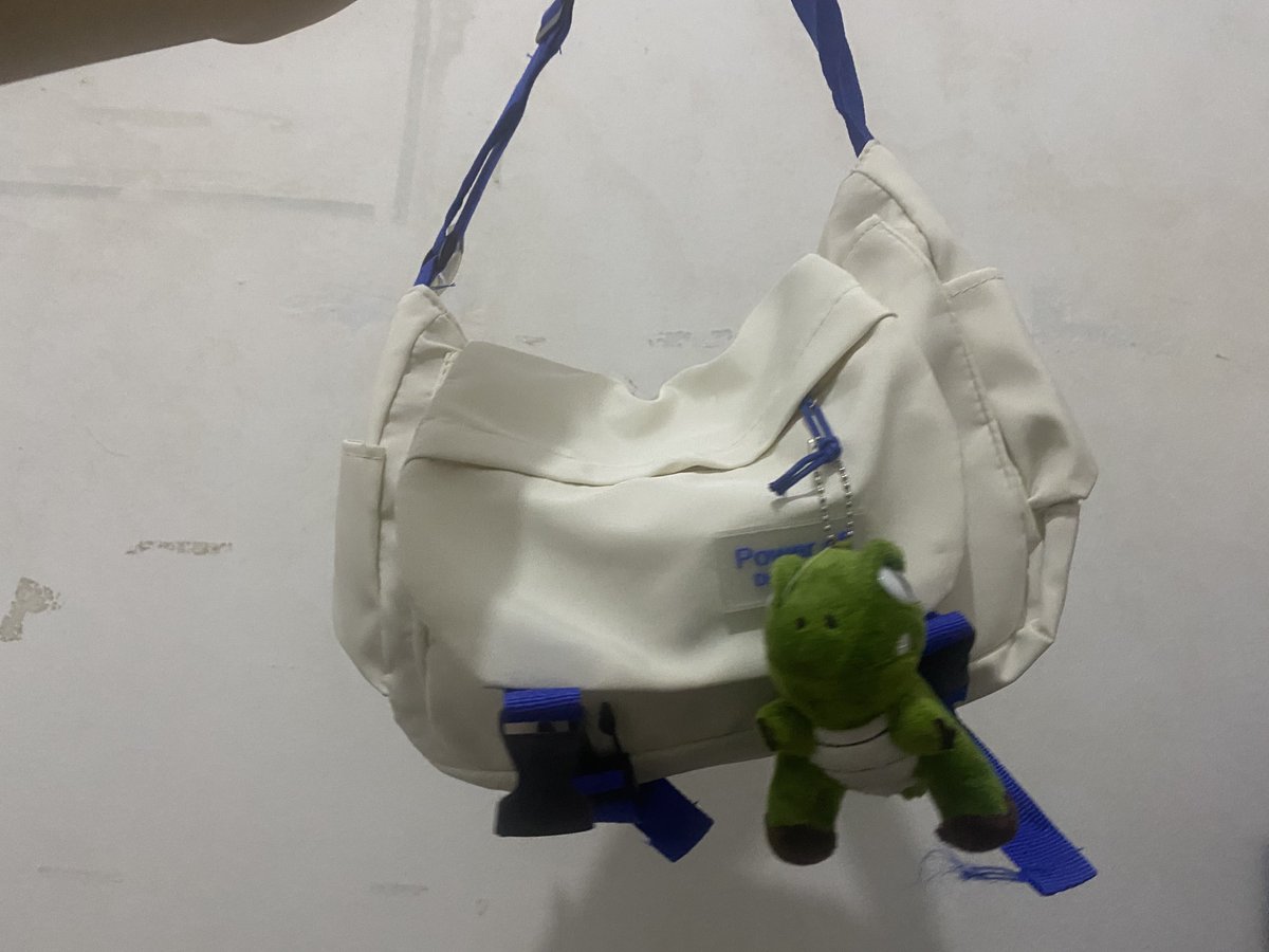 scenerious's tweet photo. wts sling bag belum perna dipakee 

beli 1 50k, beli 2 90k (get 1 keychain dinoo🦖🦕) *bole nego tipiss

yuk yang mauu https://t.co/QB1u8TByfZ