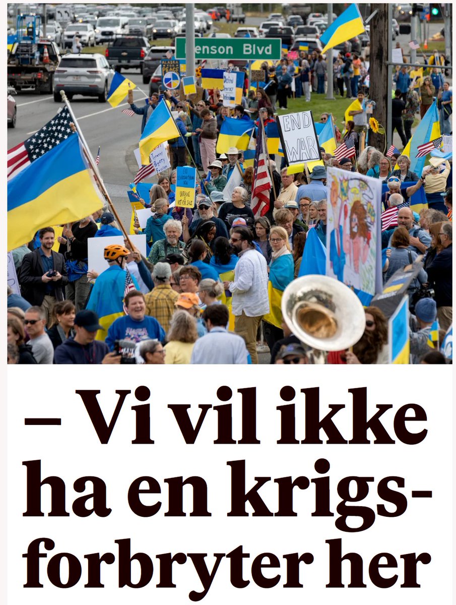 🎶Vi vil ikke ha en krigsforbryter her, vi vil ikke ha en krigsforbryter i Alaska. Vi vil ha Alaska akkurat slik som det er, vi vil ikke ha en krigsforbryter her🎶