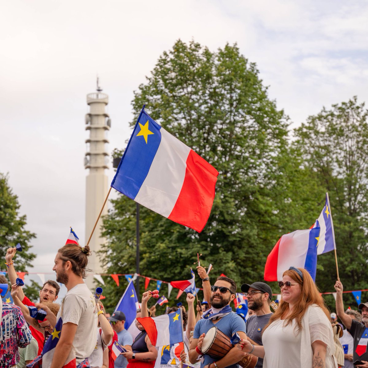 VilledeMoncton's tweet photo. Bonne fête de l’Acadie à tous! ⭐

Joignez-vous à nous au cœur du centre-ville pour un tintamarre et un spectacle électrisant mettant en vedette Tcheu Misère, Menoncle Jason, Caroline Savoie et Beauxmont, entre autres. L’entrée est GRATUITE! 🎉

Info: https://t.co/IjehuZsSrz https://t.co/RVOuVZzXIy