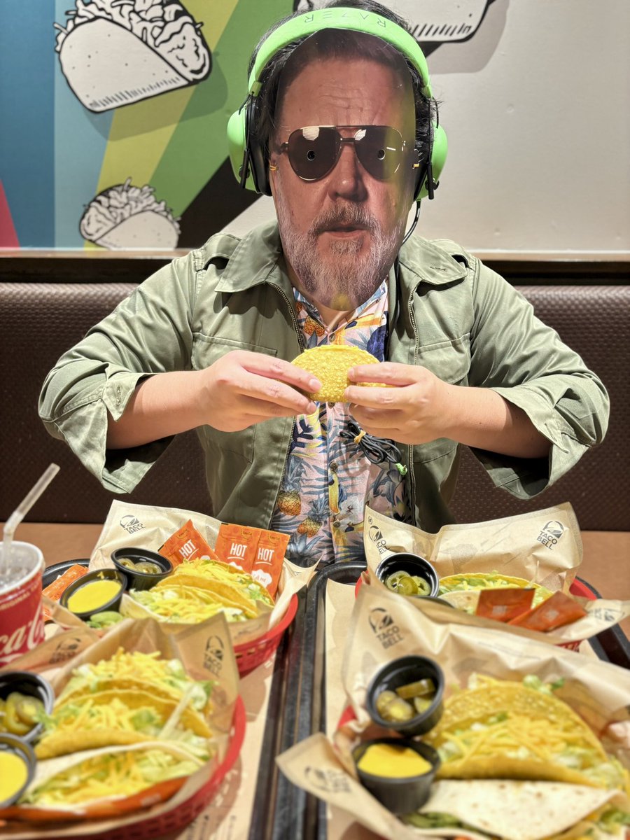 🎧🌮タコベル渋谷店に
“リーパー”ラッセル参上⁉
『#ランド・オブ・バッド』×TACO BELL🔥

⏳8/7〜31限定⏳
🪖「LAND OF FIRE 3TACOS」
単品 ¥1,560 ／ ドリンクSET ¥1,660

映画さながらの刺激をタコスで体感せよ💥
食べられるのは今だけ‼

#タコベル #TACOBELL #映画コラボ #ランドオブバッド