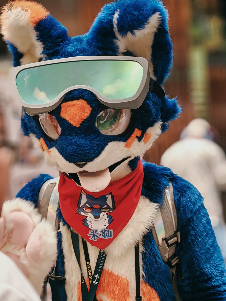 無文案 想不出來啦🫠🫠

📷：<a href="/KulyWolf/">阿龍 & 酷利クーリ🔜2025 Infurnity 獸無限</a> 
#FursuitFriday