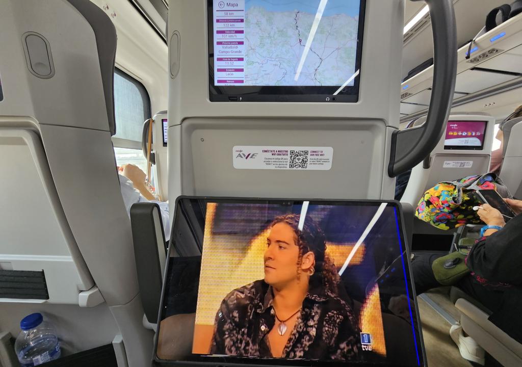 javidbastur's tweet photo. En la mejor compañia, de viaje y donde haga falta. Recordando la maravillosa gala de presentación del disco Bulería. Siempre contigo @davidbisbal hermano. #Alwaysdb https://t.co/TFhjFWd2uU