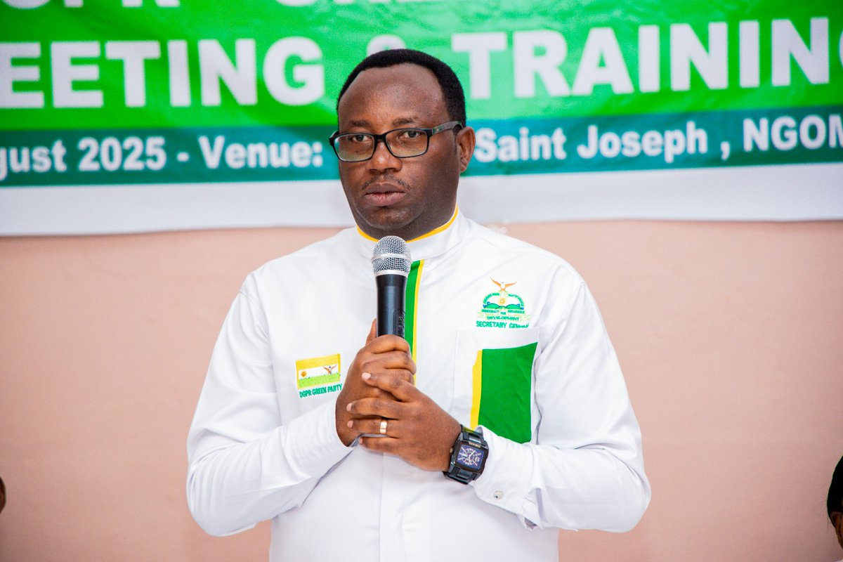 DemGreenPartyRw's tweet photo. The Secretary General,@JeanClaudeNtez2  officially launched the meeting, Vice Commissioner Simbankabo Albert kicked off the training, imparting valuable skills for sustainable livelihood projects. These initiatives aim at generating income among our Party members while enhancing living standards and protecting our environment.@Drfrankhabineza @JeanClaudeNtez2 @RwandaEast  @bwizanews @Mamaurwagasabo1   #SustainableLiving #GreenInitiatives #RWOX #rwanda