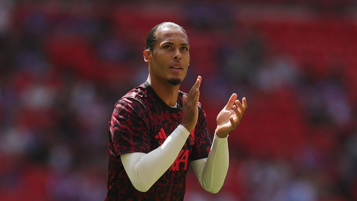 AnfieldSector's tweet photo. Virgil Van Dijk ahead of the new season: 

“Together, let’s go for everything.” 👊🏻 https://t.co/LXqca6ZVWm