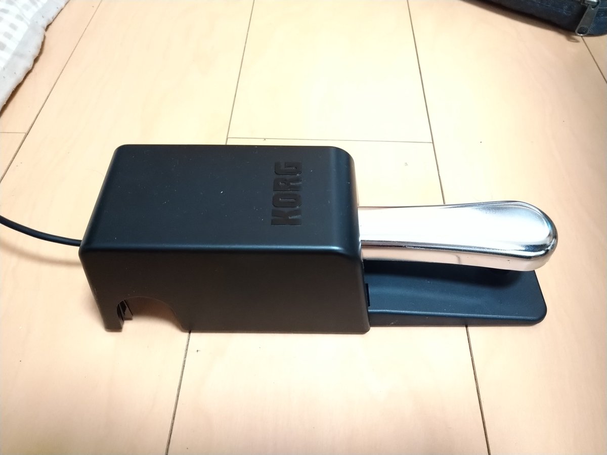nd_shimo's tweet photo. KORGさんのDS-2Hダンパーペダル。
ハーフペダル対応なのに当初から殆どON/OFFしかしません。

中身はちゃんと踏む深さで3つのスイッチが順にONする仕組みになっていますが、部品の厚み精度が悪く3つほぼ同時にONしています。

順にONするよう調整して漸くハーフペダルとして機能しました。 https://t.co/LDOZnbSYGo