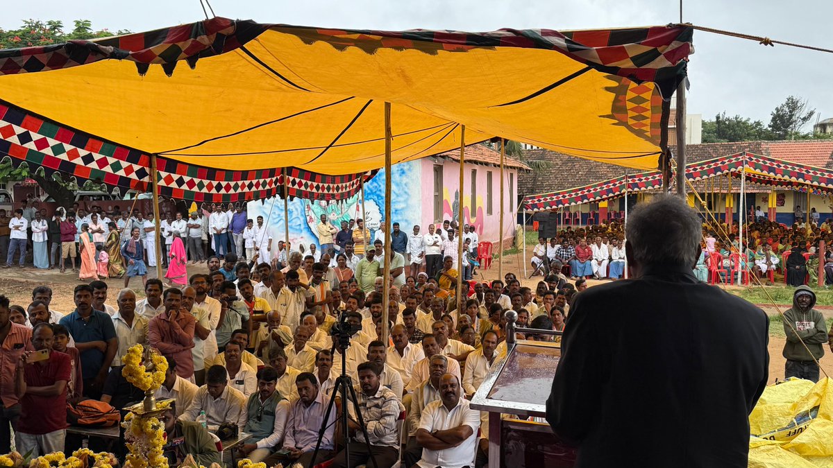 thekjgeorge's tweet photo. Today I participated in a programme organised to express gratitude and commemorate the successful filling of #Belawadi and #Devanur lakes under the #YettinaholeProject.
This milestone marks a significant step towards sustainable water resource management and improved irrigation facilities in the region.
@CMofKarnataka @INCKarnataka @KarnatakaVarthe