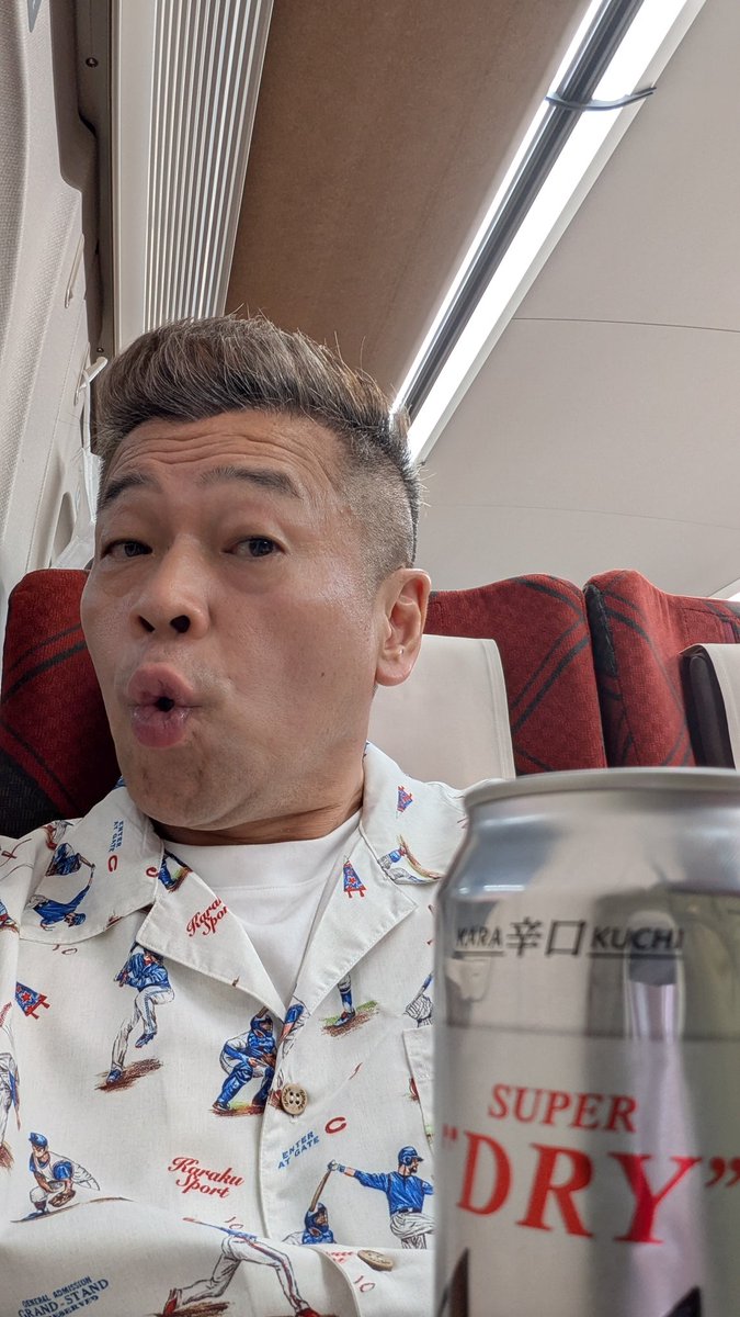 新潟は出雲崎　先代の太田プロの社長の故郷でお仕事をさせて頂きました^⁠_⁠^
神奈月さん　アイデンティティ　そして私と盛り上がったのですが帰りにまさかのパンク💦
何とか代わりの車が来て　
チンカチンカで帰りま〜す🍺