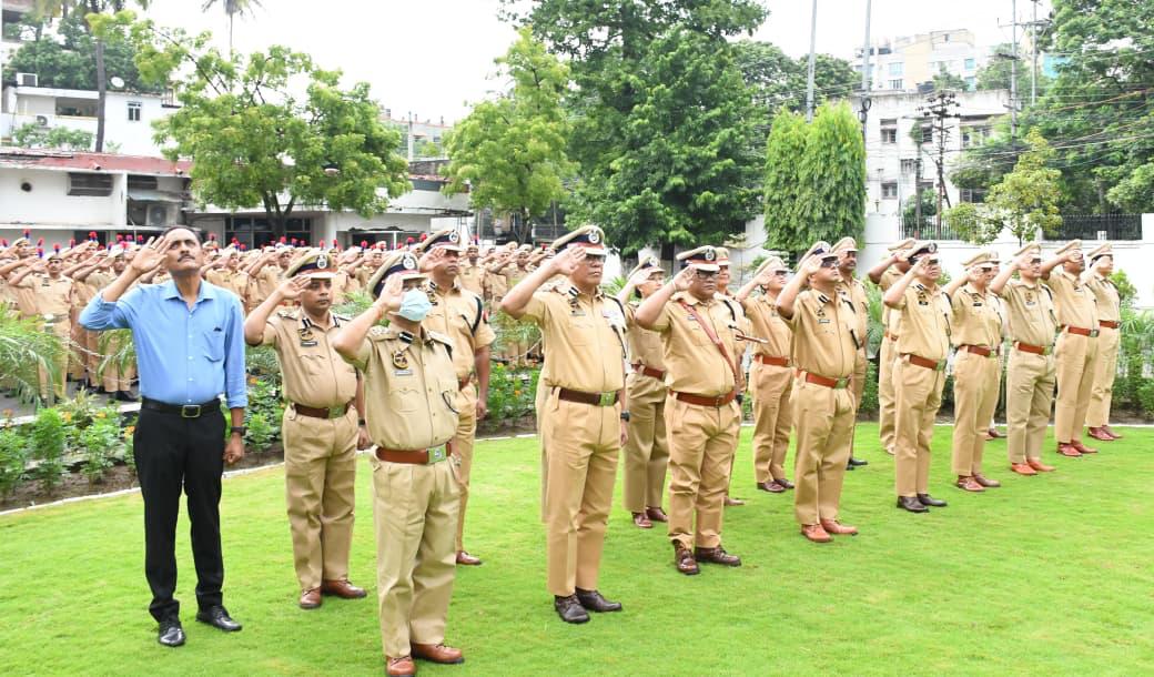 assampolice's tweet image. Visuals from the Flag Hoisting Ceremony held today at Police Headquarters, Guwahati, on the occasion of #IndependenceDay2025.
Shri @HardiSpeaks, @DGPAssamPolice, senior officers, personnel & civilian staff were present on the occasion.