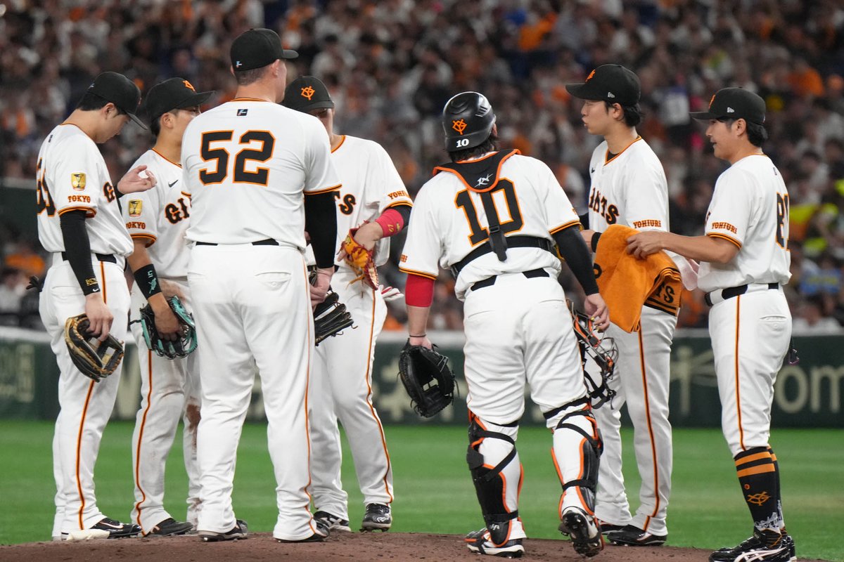 TokyoGiants's tweet photo. 【一軍】vs 阪神
東京ドーム
(四回) G 0-4 T

山﨑伊織投手は、ホームランとタイムリーヒットで4点を失う。

試合はGIANTS TVで生配信！
https://t.co/OFc1noUrX0

#新風  #ジャイアンツ https://t.co/YWvtkMqGfB