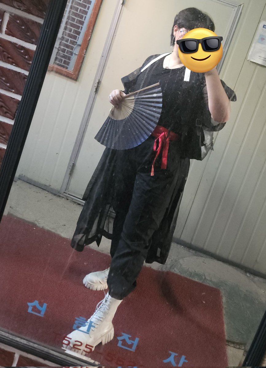 티엠쓰리 반팔답호랑 바지 입고
다래원 말기대~