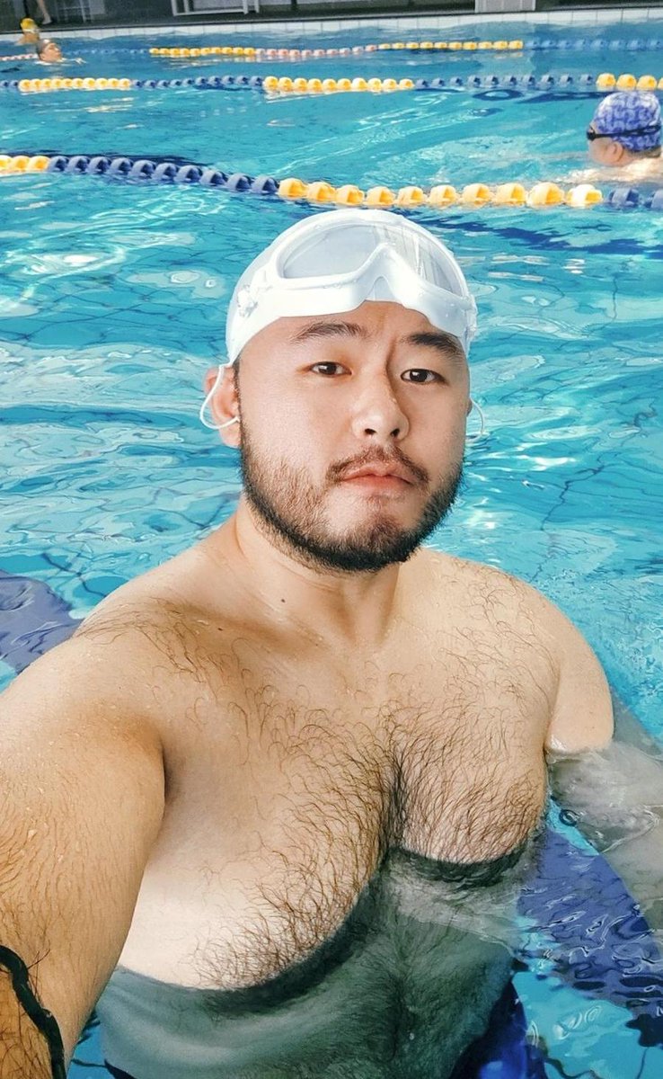 また泳ぎに来ました。今日はこんな感じです。🤣
世の中、お盆休みだからか少し混んでます😛