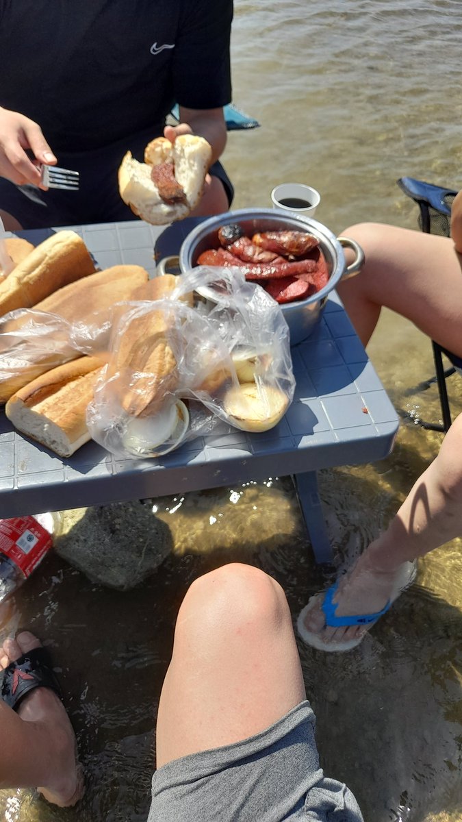 Dün selam vermeyenler bugün yanımıza gelmesin