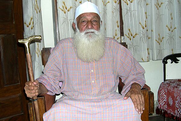 VoxShadabKhan's tweet photo. Thread; Meet 10 Muslim freedom fighters you’ve probably never heard of. They fought. They bled. They fell.🧵

1. Abbas Ali https://t.co/jpT3sT837j