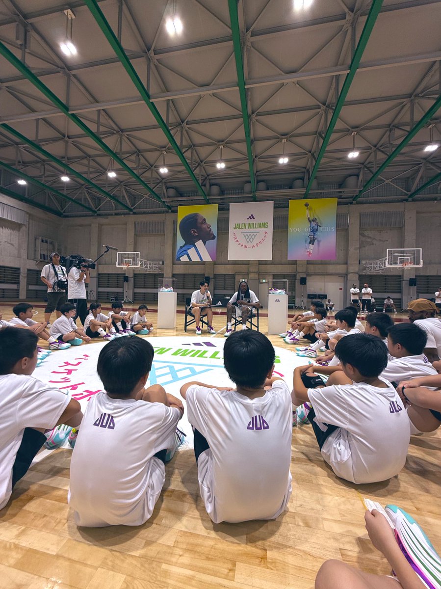 NBA選手のクリニックでのMCと通訳は初めてで緊張しましたが、選手とコミュニケーションを取る過程にすごくやりがいを感じました。ギプスをつけながら最後はダンクまで見せてくれたJDubをみて本当に楽しんでくれて良かったなと！<a href="/spaceballmag/">BANG LEE</a> さん、adidasの皆様
任せてくださりありがとうございます🙇‍♂️