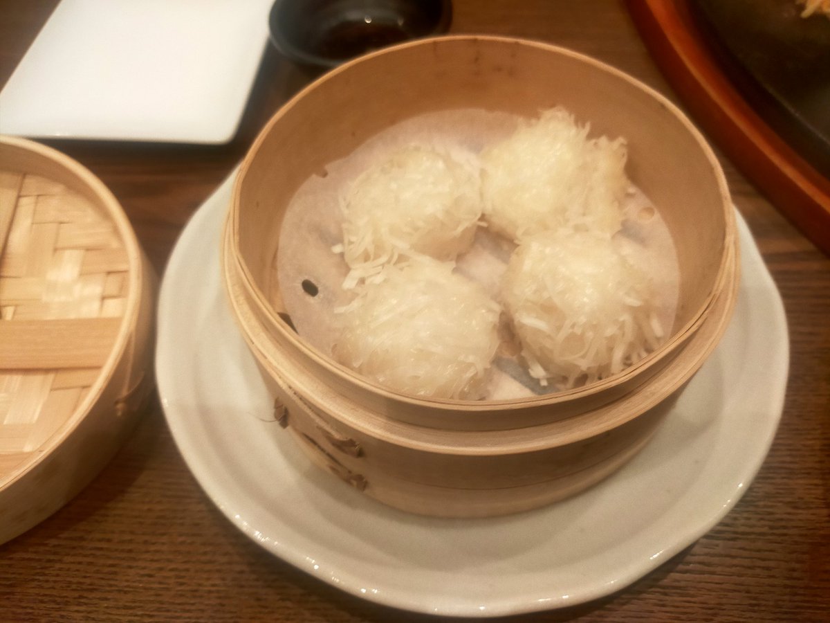 結構色々食って飲んで1人3000円、中々いい店だった